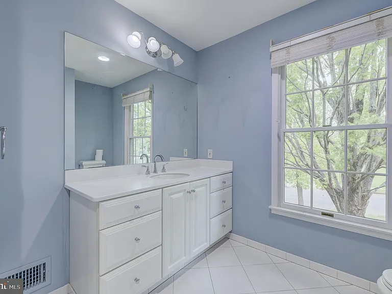 42 Ellsworth Dr — Photo 39