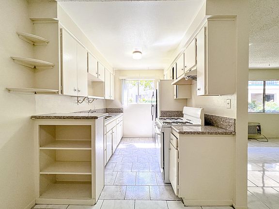 5th image of 1020 W Angeleno Ave #2