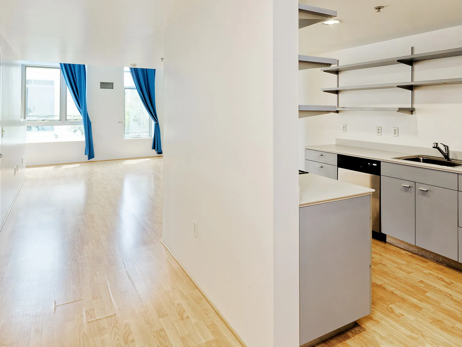 1 bed, 1.5 bath, 964 sqft, $2,775 — Photo 3