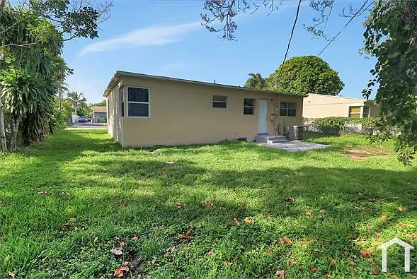 3020 NW 7th St