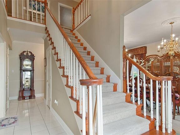 4th image of 749 Fairfield Ave