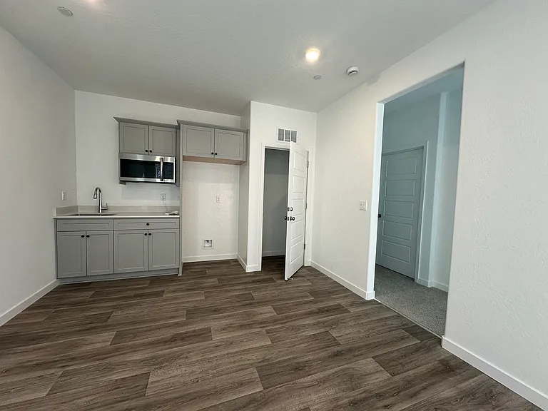 3289 Montana — Photo 1