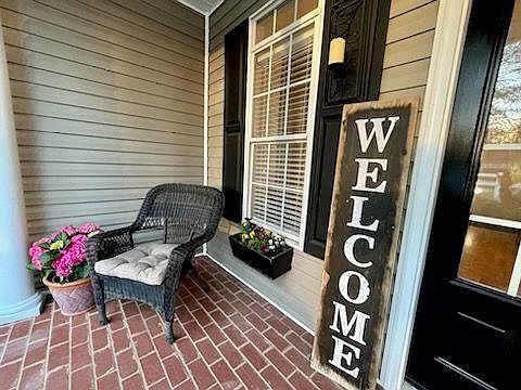 2nd image of 607 Holland Rd