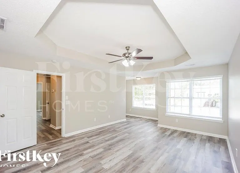 205 McIntosh Ct — Photo 9