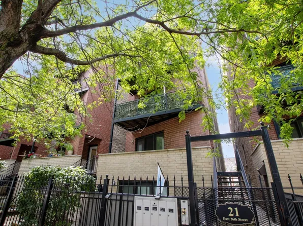 21 E 26th St APT 3, Chicago, IL 60616