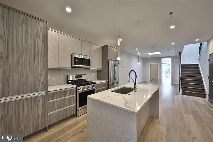 2 bed, 2.0 bath, 1073 sqft, $2,400 — Photo 1