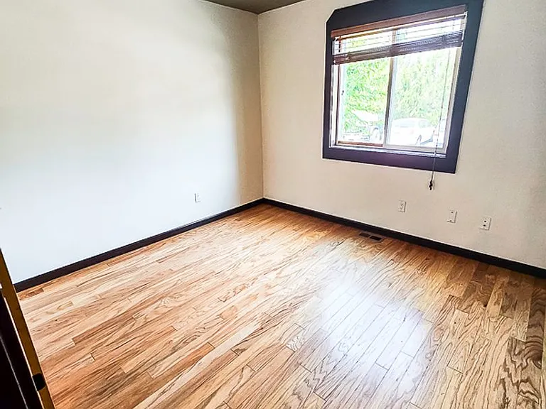 1374 Bristol Rd — Photo 6