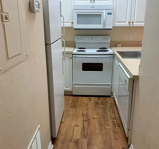 3901 SW 27th St #5 — Photo 5