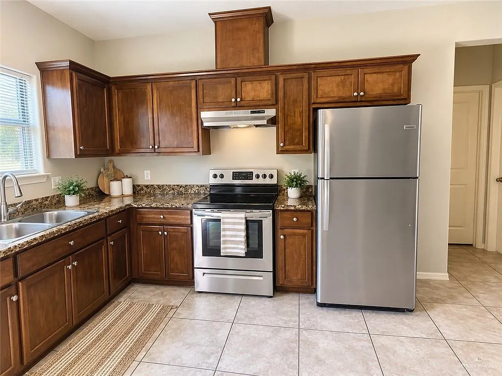 3 bed, 2.0 bath, 1022 sqft, $1,100 — Photo 4