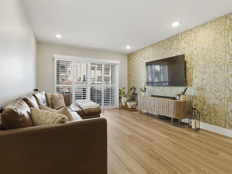 4611 W Fig St #103 — Photo 32