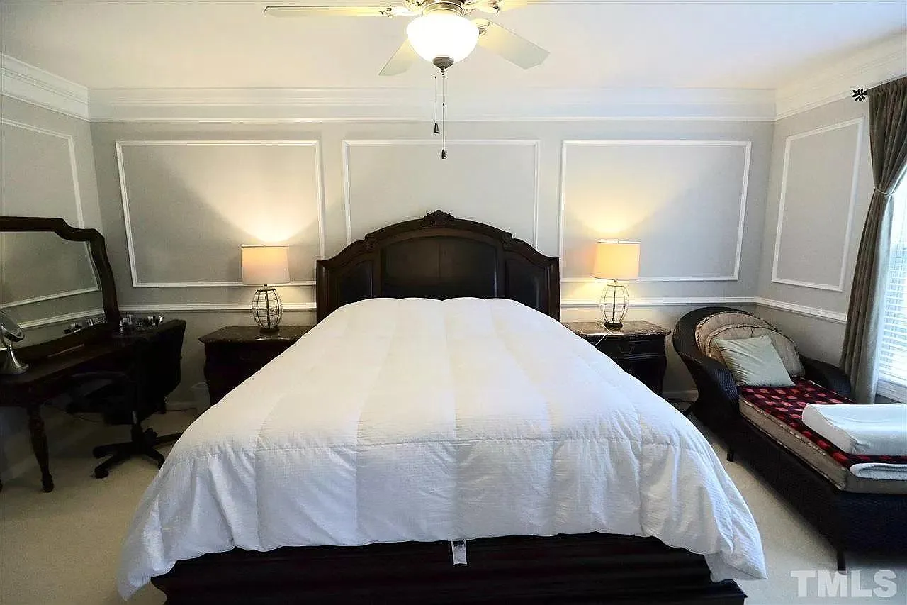 3 bed, 3.5 bath, 2707 sqft, $2,440 — Photo 3