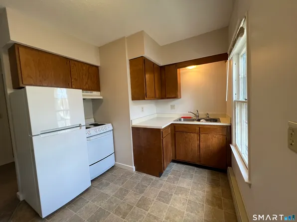 261 Broad St, Meriden, CT 06450