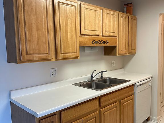 2nd image of 655 Deepwoods Dr APT 3A