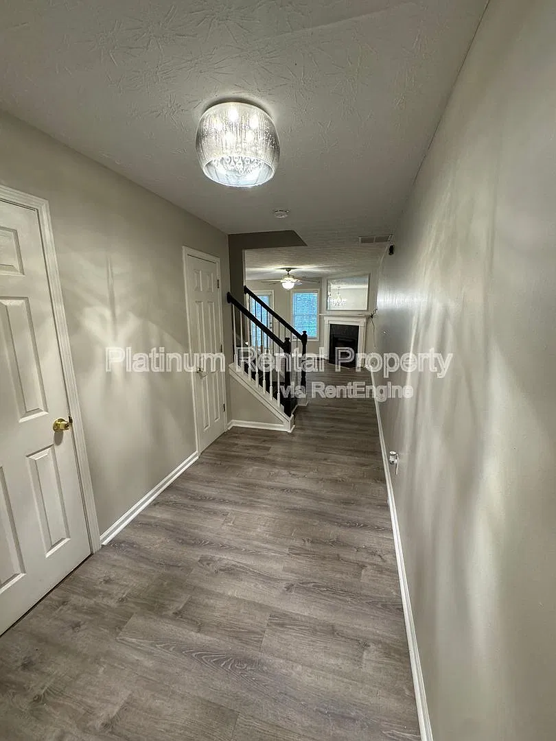 3 bed, 2.5 bath, 1620 sqft, $1,799 — Photo 3