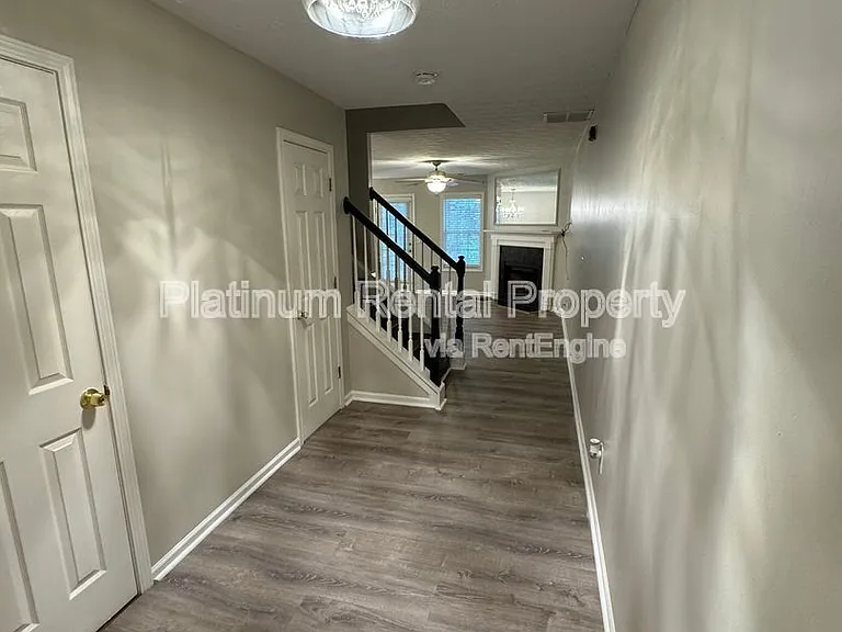 1823 Broadway St — Photo 3