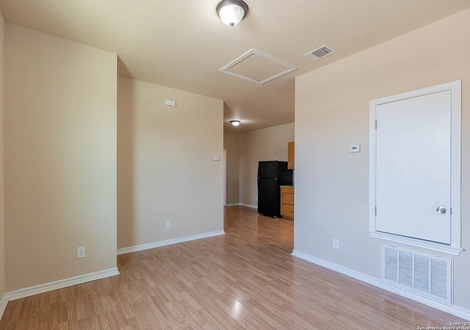 2 bed, 720 sqft, $900 — Photo 3