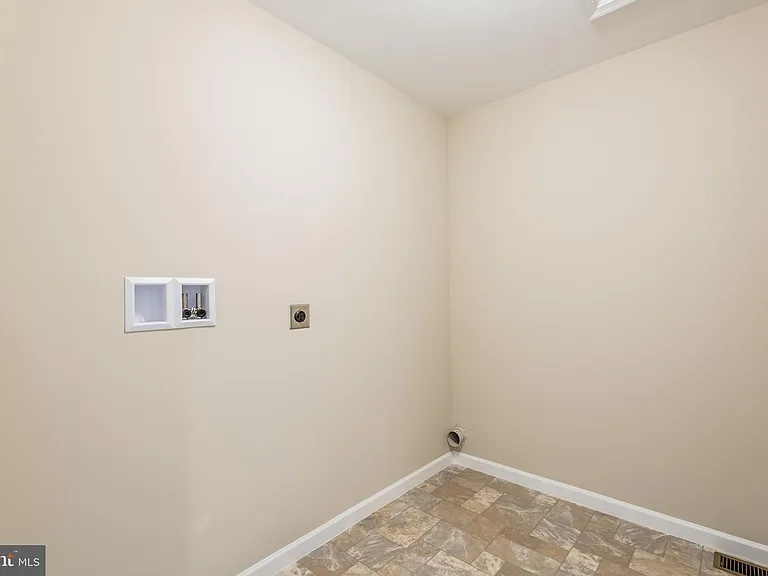 1714 Shady Ln — Photo 16
