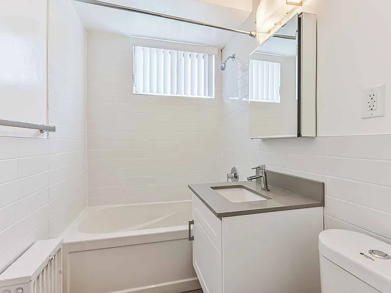 135 Lawton Blvd — Photo 13