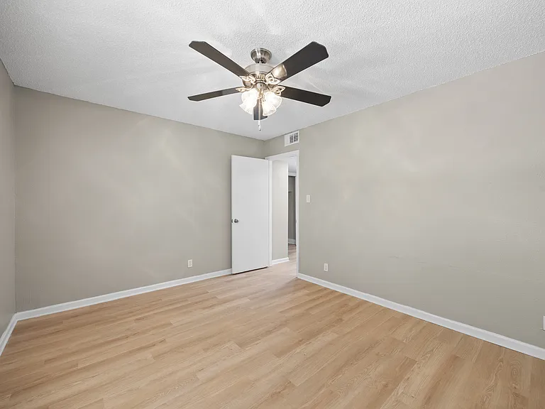8903 Parkfield Dr #104 — Photo 12