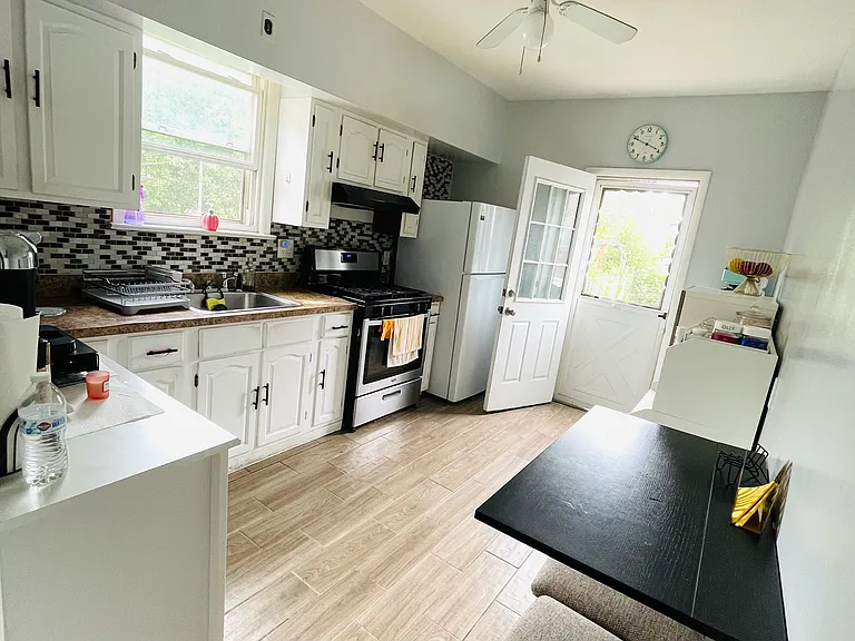 Belgrove Dr — Photo 11