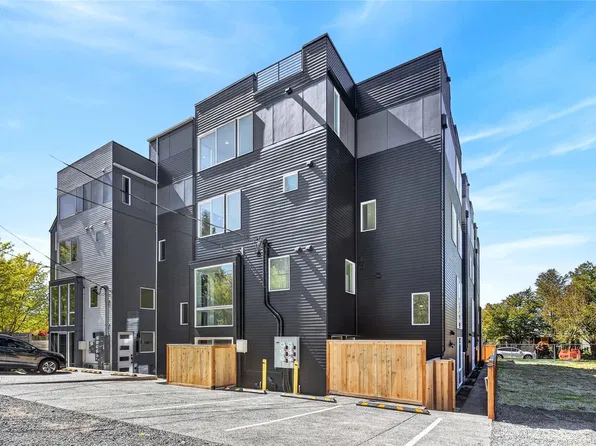 6318 41st Avenue SW #4D, Seattle, WA 98136