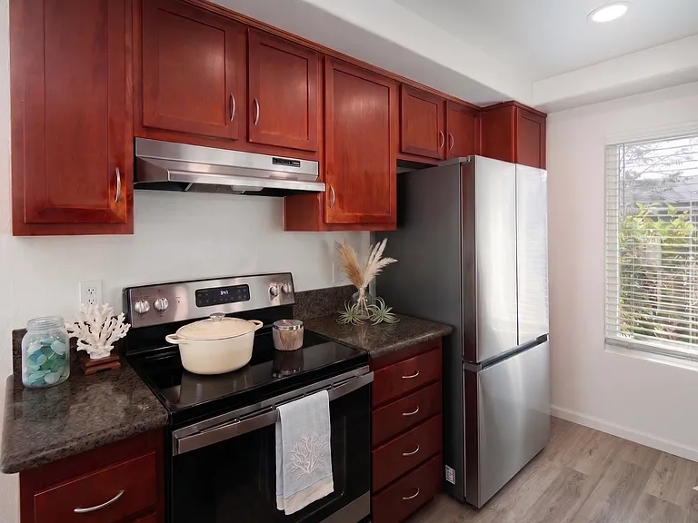 Bella Del Mar Apartments — Photo 24
