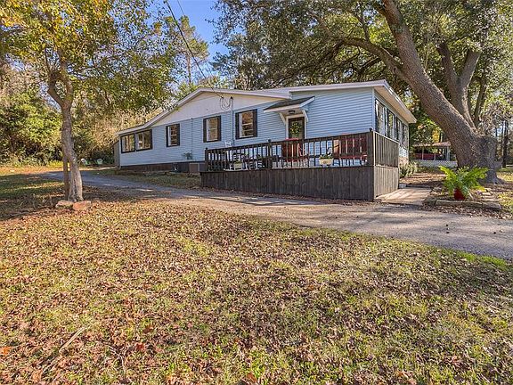 This adorable lake view home is ready for your family! It would be a great permanent home or weekend retreat!