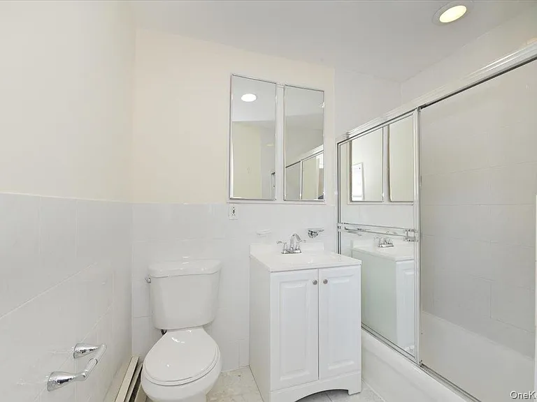 9 Cabot Rd W — Photo 24