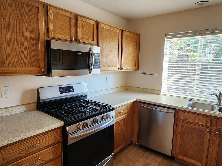 11200 Wales Ave NE — Photo 8