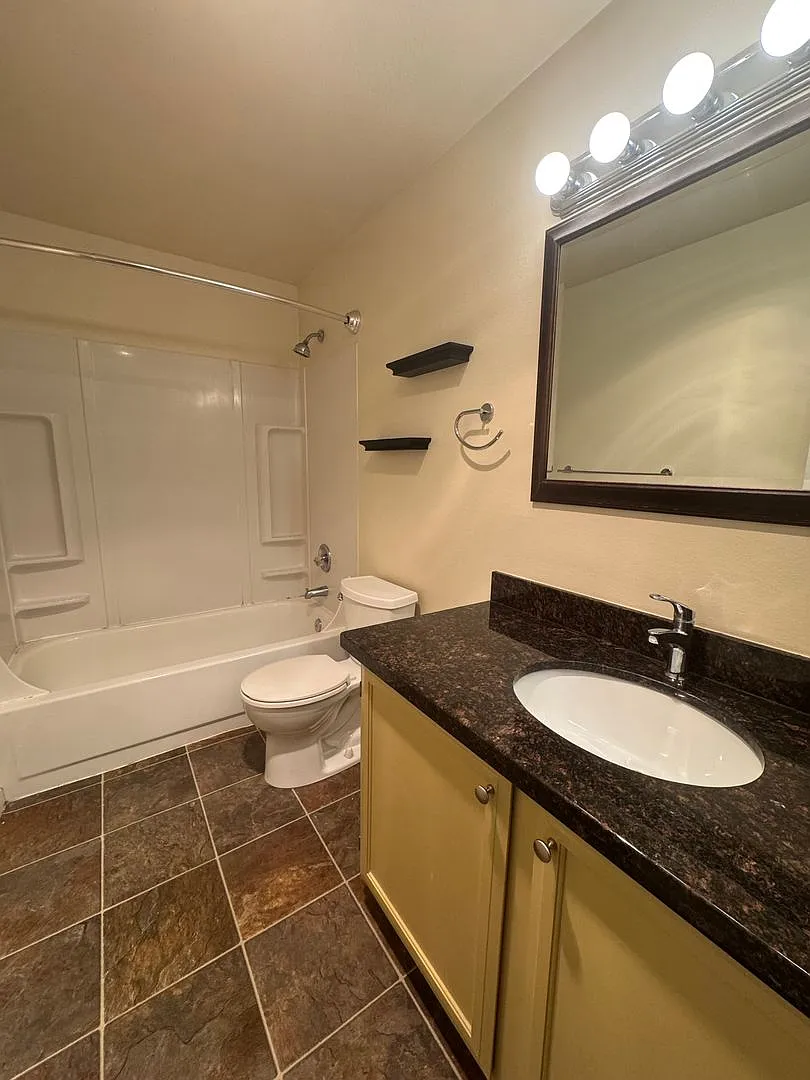 Hudson Square Apartments — Photo 4