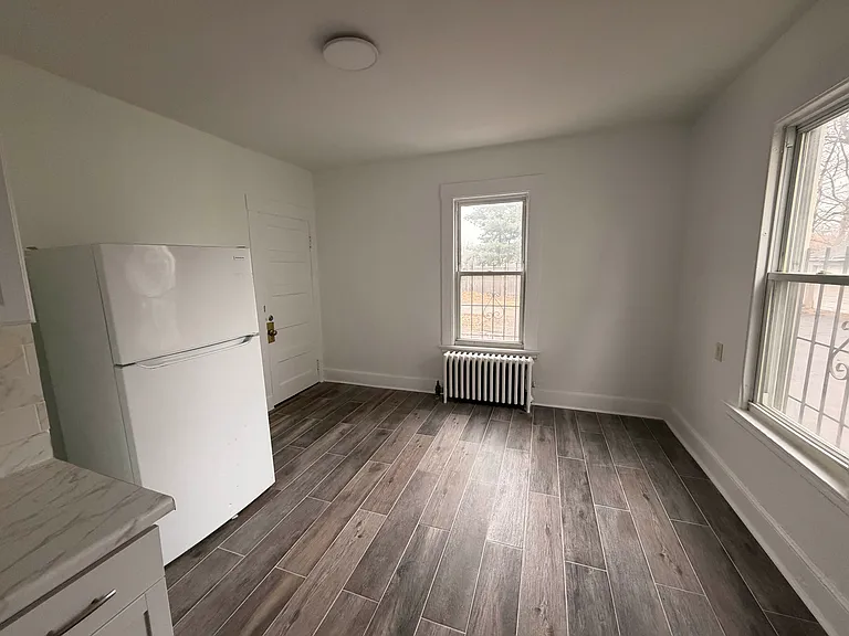 dining/breakfast table area in kitchen
