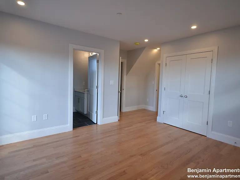 21 Shepard St #7 — Photo 4