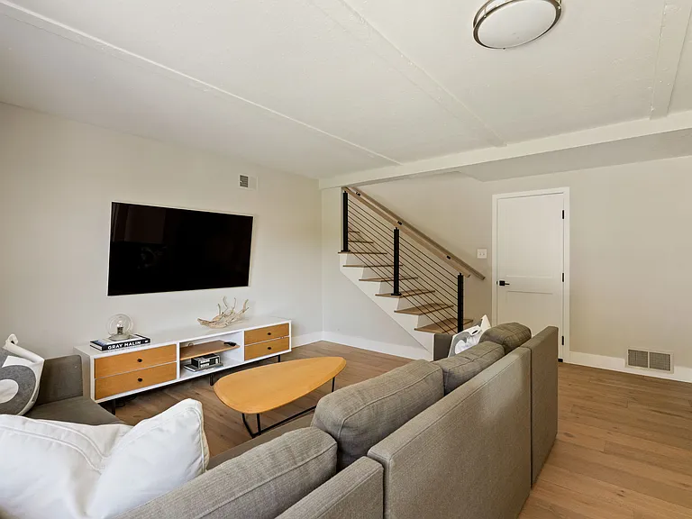 31 San Marino Dr — Photo 40