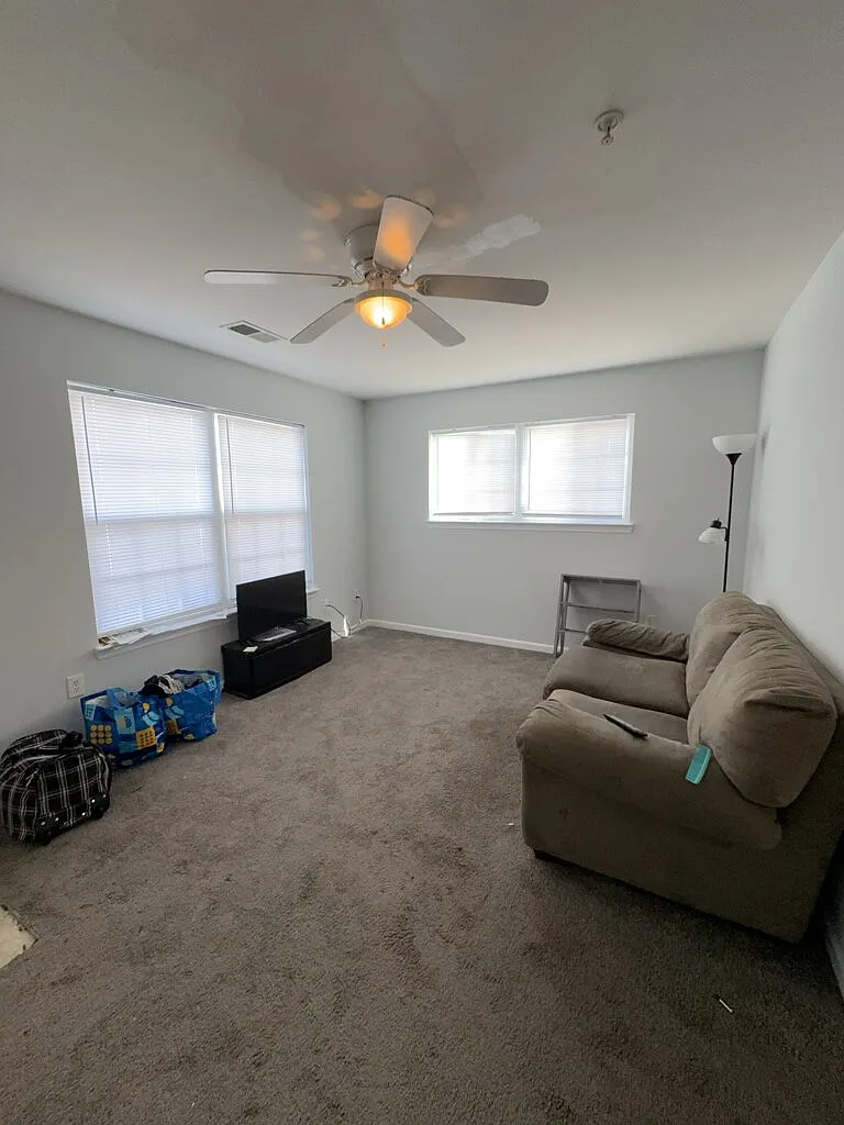 Building Photo - 221A Campus Dr #4