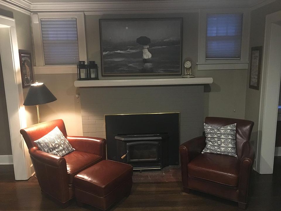 Fireplace in Living Room!