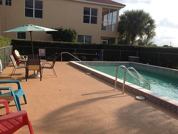 Beautiful area around pool 