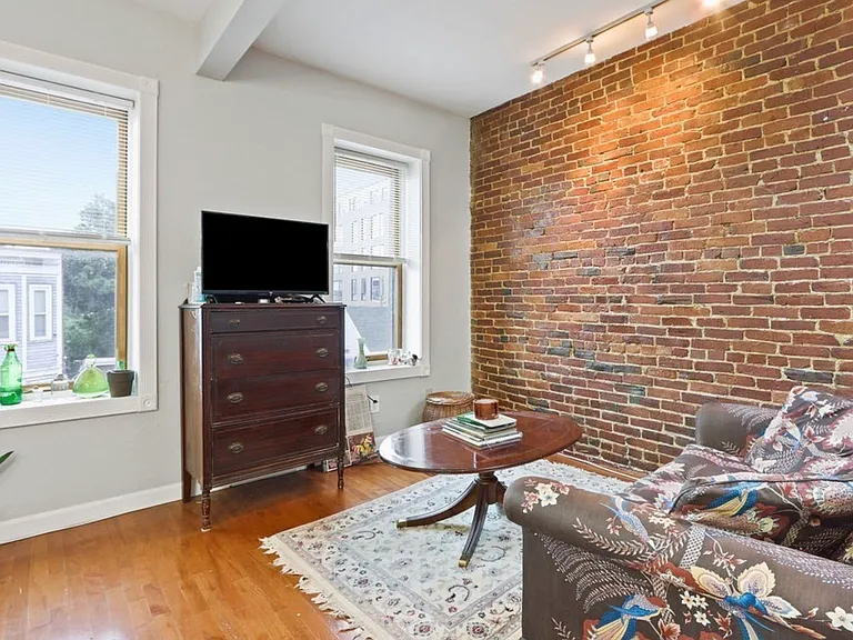 166 F St #4 — Photo 3