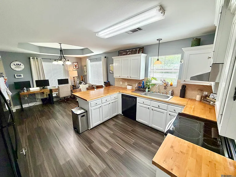 20760 Benton Heights Ave — Photo 2