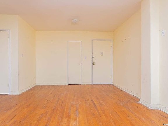 5th image of 141-05 Pershing Cres APT 602