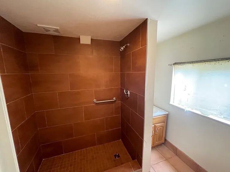 2376 Lk Wood Blvd — Photo 10