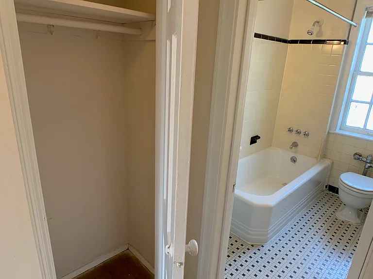 2848 Thornhill Rd — Photo 26