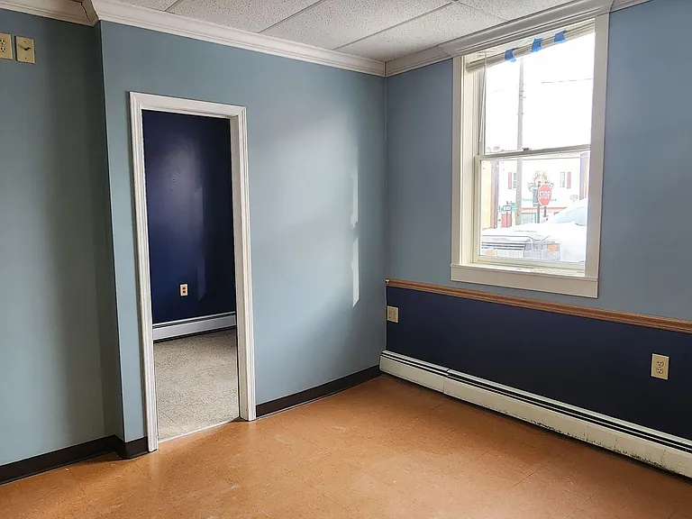 1 Bank St — Photo 30