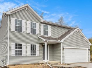 572 N Cygnet Lake Dr, Benton Harbor, MI 49022