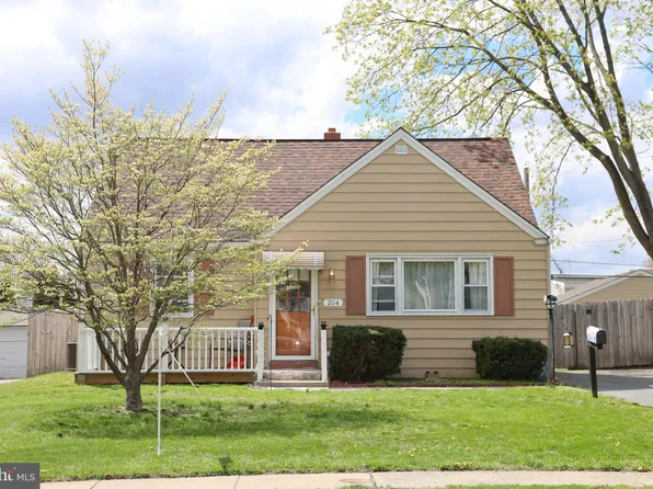 204 Upland Rd, Brookhaven, PA 19015