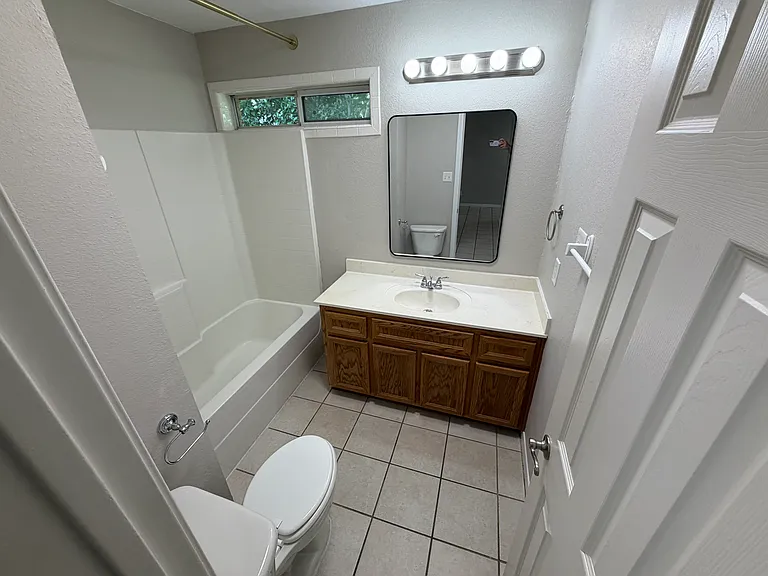 1422 Shoshoni Trl #B — Photo 9