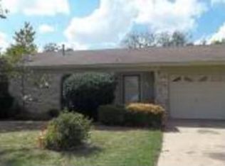 6620 Robindale Rd, Forest Hill, TX 76140