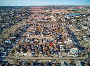 215 E Coventry Grn NE, Calgary, AB T3K 4M4