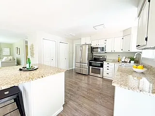450 NE Riverhill Dr — Photo 15