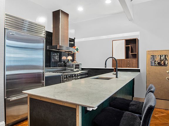 3rd image of 129 Lafayette St APT 9B