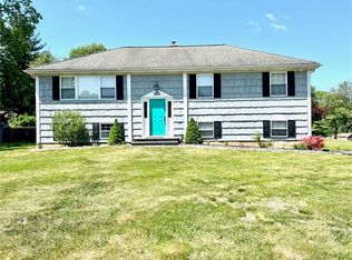 31 McNair Dr, Mahopac, NY 10541